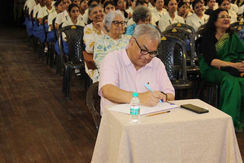 Loreto House Alumni Association Debate — Calcutta Debating Circle